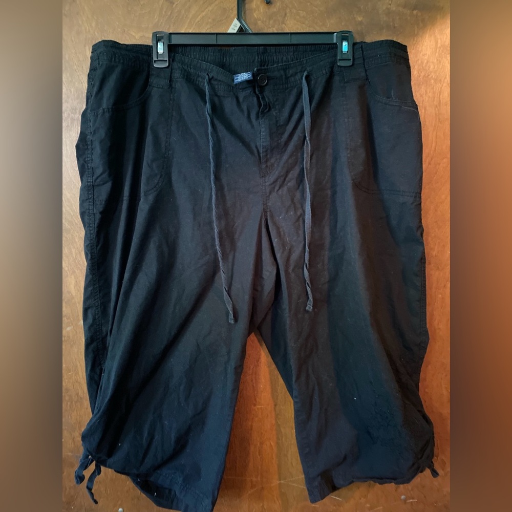 26w Faded Glory Black Capri Pants